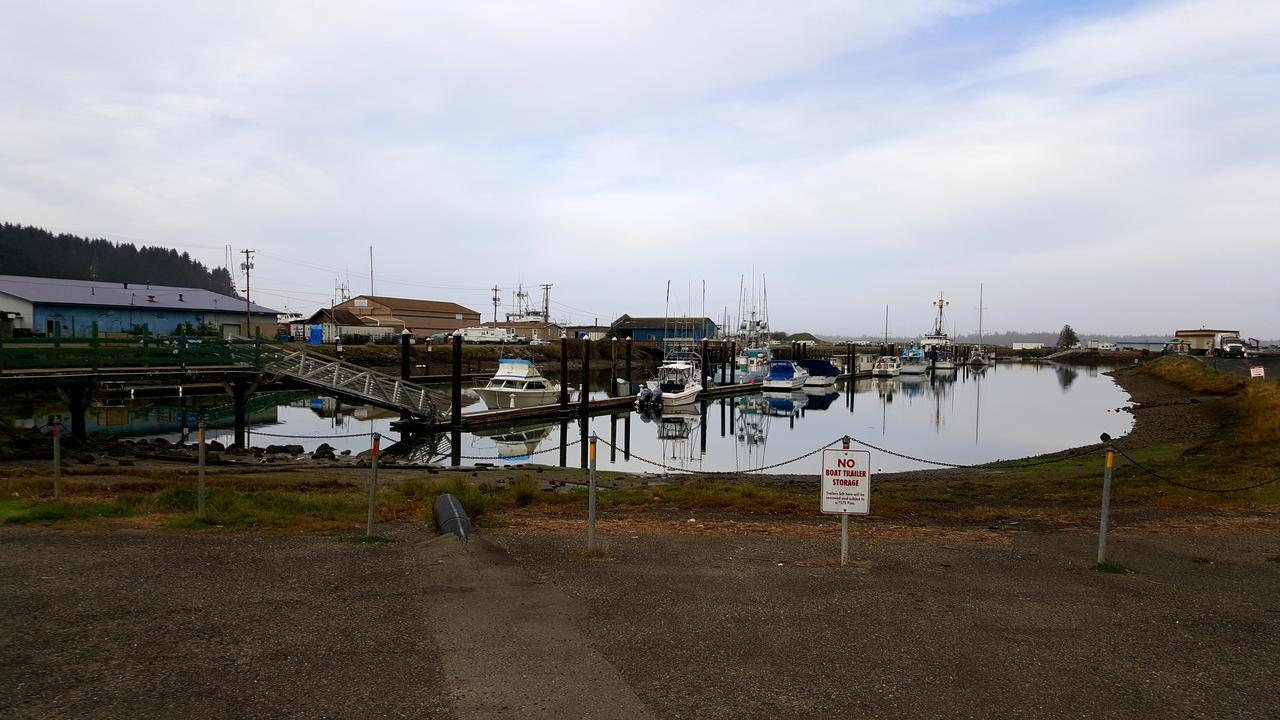 Winchester Bay Inn รีดสปอร์ต ภายนอก รูปภาพ